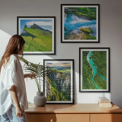 Moderní sada obrazů zelené hory, řeka a skály
