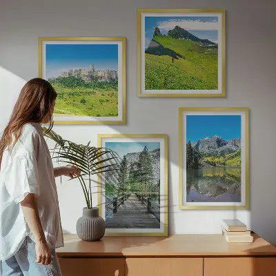 Moderní sada obrazů zelené kopce s hradem