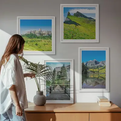 Moderní sada obrazů zelené kopce s hradem