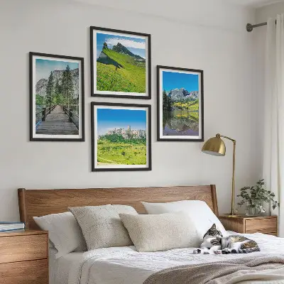 Moderní sada obrazů zelené kopce s hradem