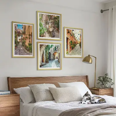 Moderní sada obrazů s motivem okouzlujících italských uliček a květin