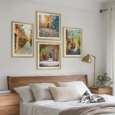 Moderní sada obrazů okouzlující uličky s kameny