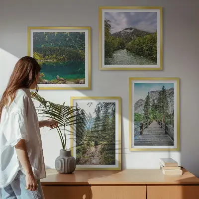 Moderní sada obrazů s motivem hor, jezer, lesů a stezek