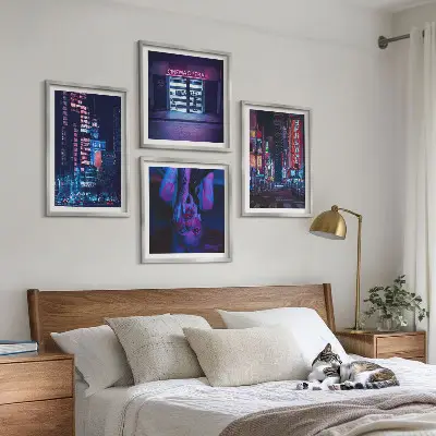Dekorativní sada obrazů noční město s neonovými světly