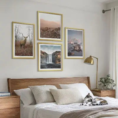 Moderní sada obrazů divoká krajina s horami a jeleny
