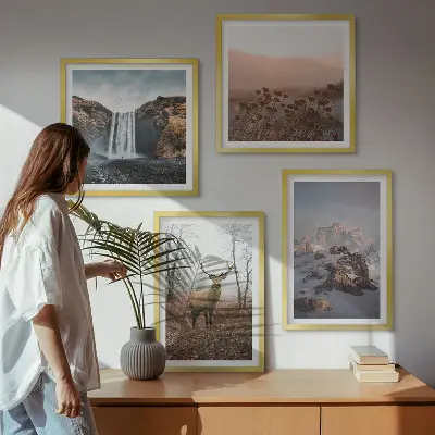 Moderní sada obrazů divoká krajina s horami a jeleny