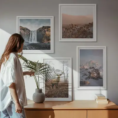 Moderní sada obrazů divoká krajina s horami a jeleny