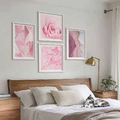 Moderní sada obrazů růžové geometrické pivoňky