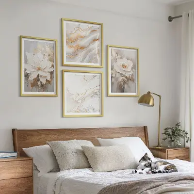 Moderní sada obrazů květiny se světlým mramorovým pozadím
