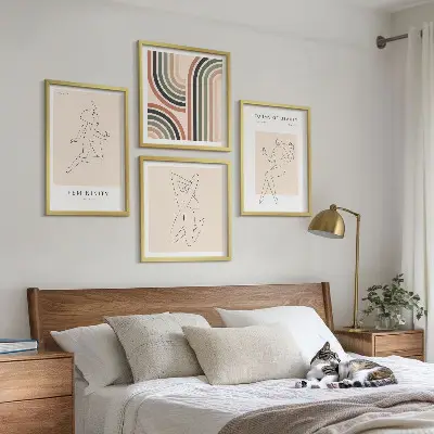Moderní sada obrazů ženské siluety na plakátech