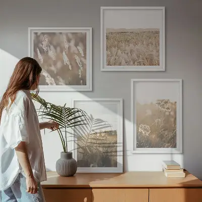 Moderní sada obrazů krajina s trávou, květinami a hřejivou atmosférou