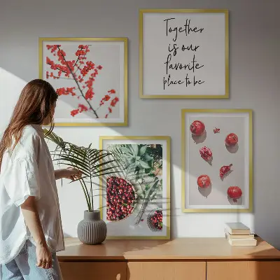 Moderní sada obrazů minimalistické červené plody rostlin