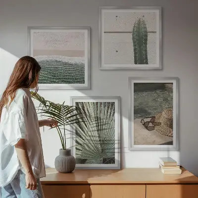 Moderní sada obrazů jako doplňky k tropickým rostlinám