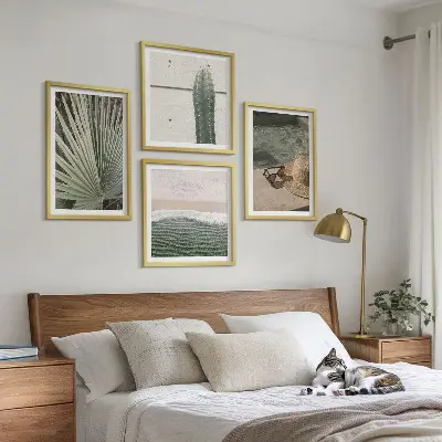 Moderní sada obrazů jako doplňky k tropickým rostlinám