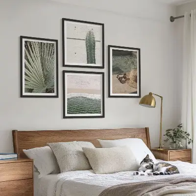 Moderní sada obrazů jako doplňky k tropickým rostlinám