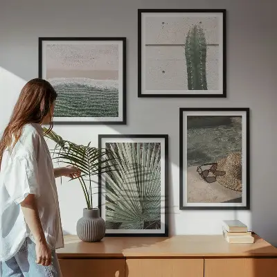 Moderní sada obrazů jako doplňky k tropickým rostlinám
