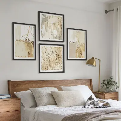Dekorativní sada obrazů s abstraktními vzory v béžové a bílé barvě