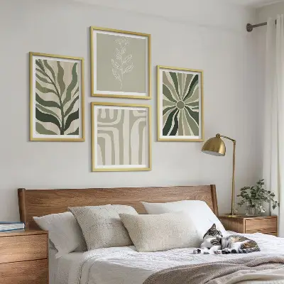 Moderní sada obrazů rostlinné vzory v minimalistickém zeleném stylu
