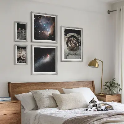 Astronauti přistávají na Měsíci poliptyk v rámu