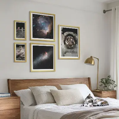 Astronauti přistávají na Měsíci poliptyk v rámu
