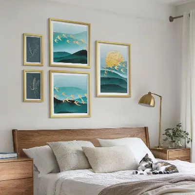 Sada obrazů do ložnice harmonie ptáků a vln v moderním stylu