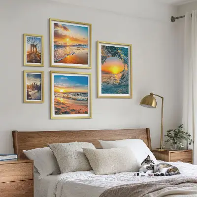 Sada obrazů do ložnice se zobrazením západů slunce nad mořem a městských mostů