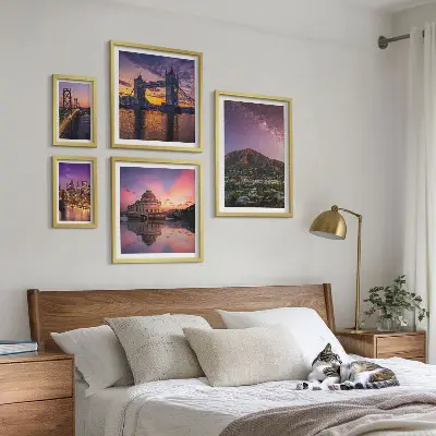 Sada obrazů do ložnice noční krajiny horských měst