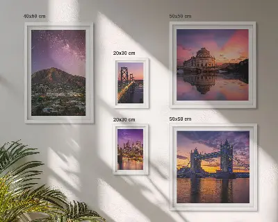 Sada obrazů do ložnice noční krajiny horských měst