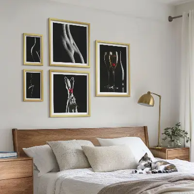 Poliptyk v rámu elegantní moderní akcenty v černé a červené barvě