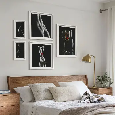 Poliptyk v rámu elegantní moderní akcenty v černé a červené barvě