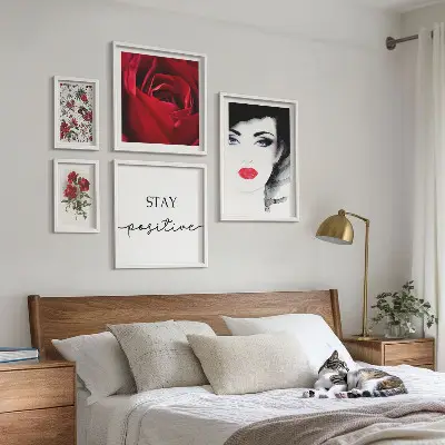 Sada obrazů do ložnice s portréty žen, květinami ve vintage stylu