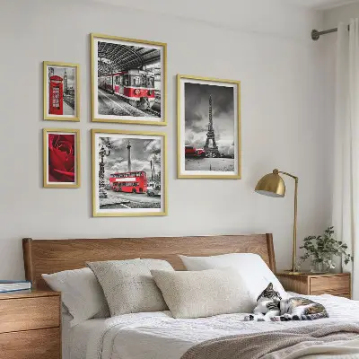 Sada obrazů do ložnice architektonické ikony a vozidla