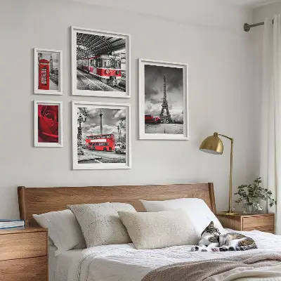Sada obrazů do ložnice architektonické ikony a vozidla