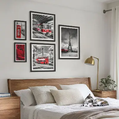 Sada obrazů do ložnice architektonické ikony a vozidla