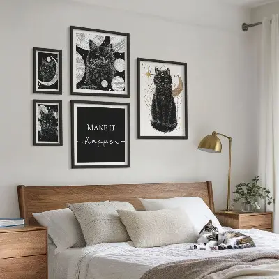 Poliptyk v rámu černé kočky v boho stylu