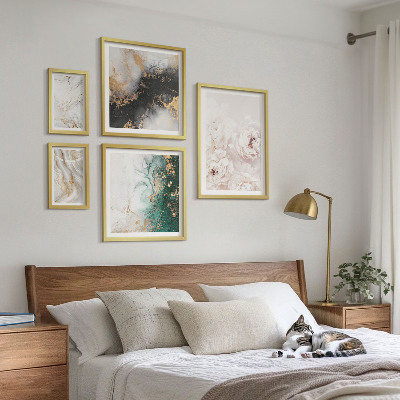 Sada obrazů do ložnice Květinové akcenty abstraktní elegance