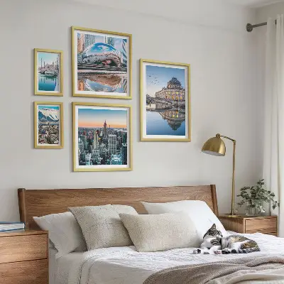 Poliptyk v rámu městské krajiny s architekturou a přírodou