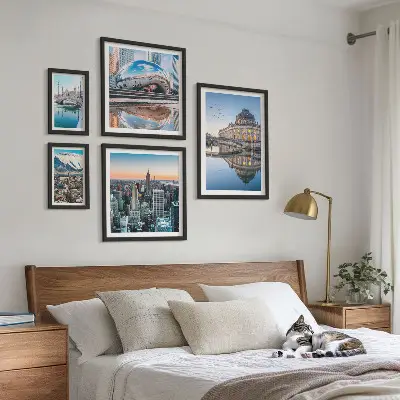 Poliptyk v rámu městské krajiny s architekturou a přírodou