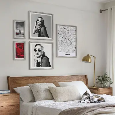 Sada obrazů do ložnice stylové akcenty pařížské módy
