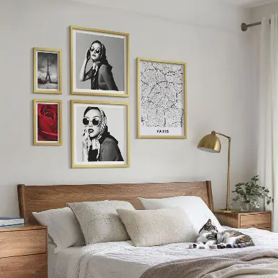 Sada obrazů do ložnice stylové akcenty pařížské módy