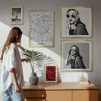 Sada obrazů do ložnice stylové akcenty pařížské módy