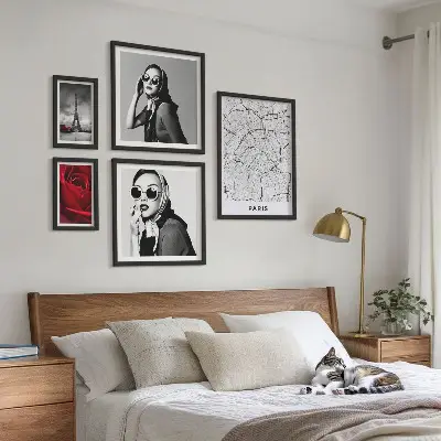 Sada obrazů do ložnice stylové akcenty pařížské módy