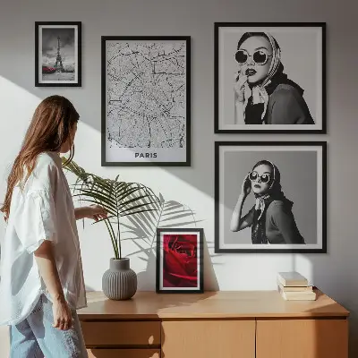 Sada obrazů do ložnice stylové akcenty pařížské módy
