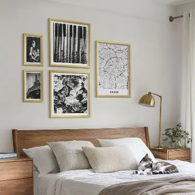Poliptyk v rámu elegantní architektura v pařížském stylu