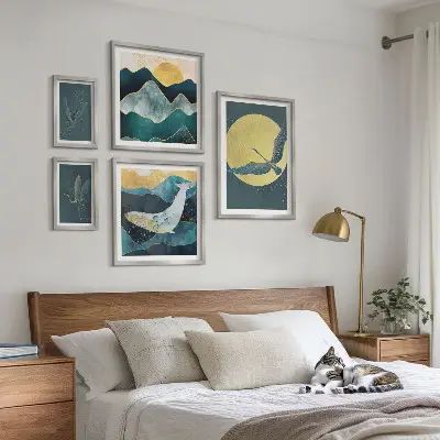 Sada obrazů do ložnice ptáci v horách v moderním stylu