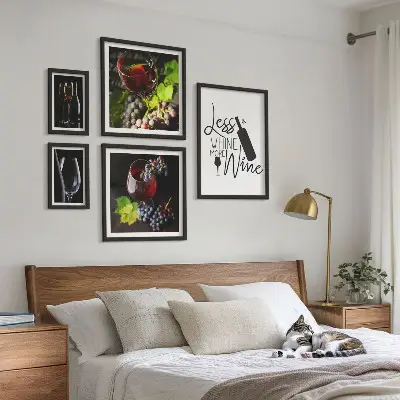 Sada obrazů do ložnice s motivem stylového vína a doplňků