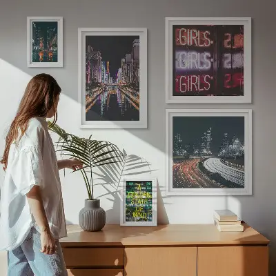 Sada obrazů do ložnice moderní město v neonových barvách v noci