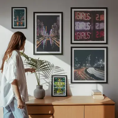 Sada obrazů do ložnice moderní město v neonových barvách v noci