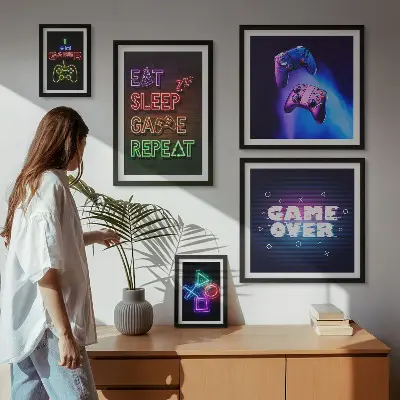 Poliptyk v rámu s motivem počítačových her v neonovém stylu