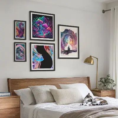 Sada obrazů do ložnice kosmické inspirace v surrealistickém stylu